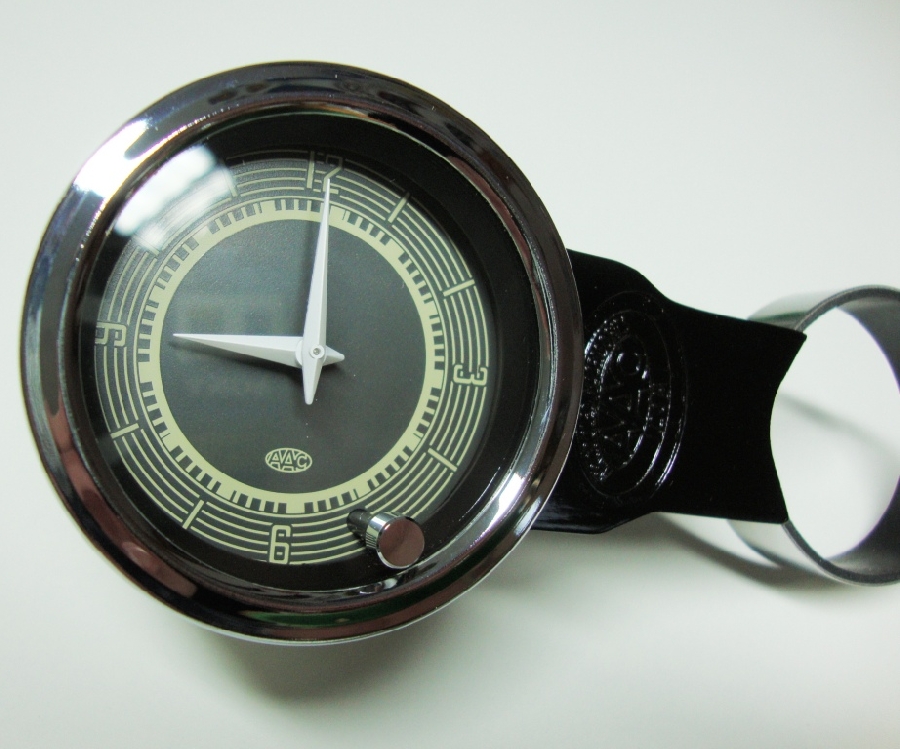 aac053--vintage-clock-fits-into-gauge-holders-or-52mm-aperture-each
